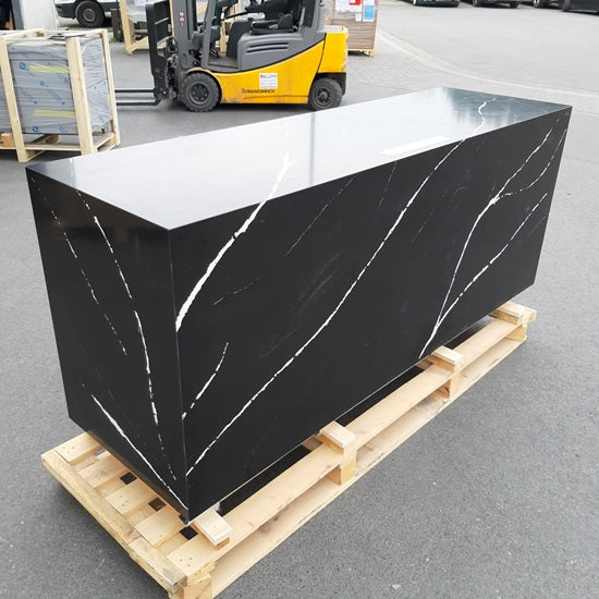 Virtus Neutrale Servicetheke 2000x600x900 mm mit schwarzer Belenco-Quarz-Platte