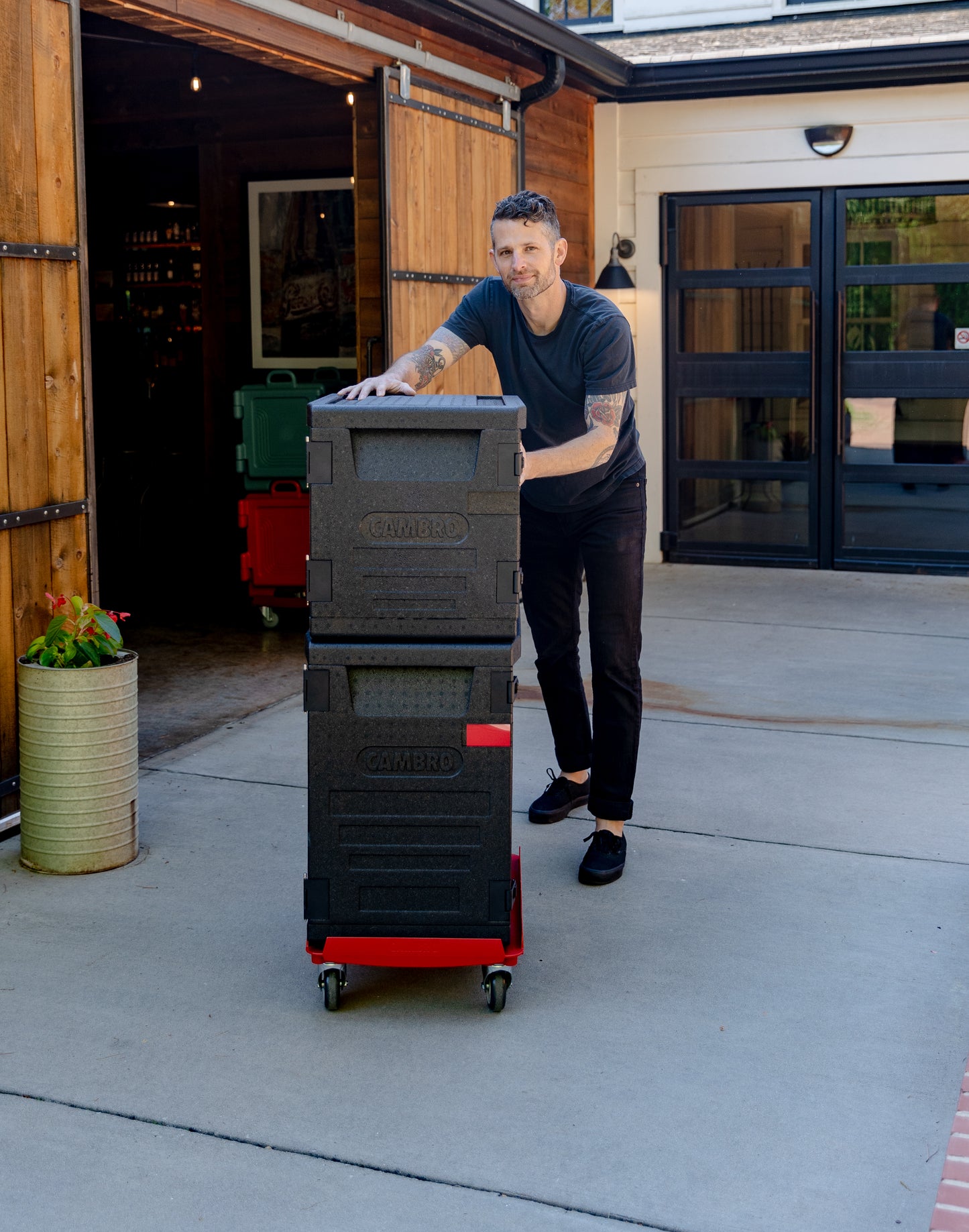 Cambro Cam GoBox® Frontlader, Transportbox schwarz, passend für GN 3x 1/1-100mm, 1 Stück im Karton - EPP300110
