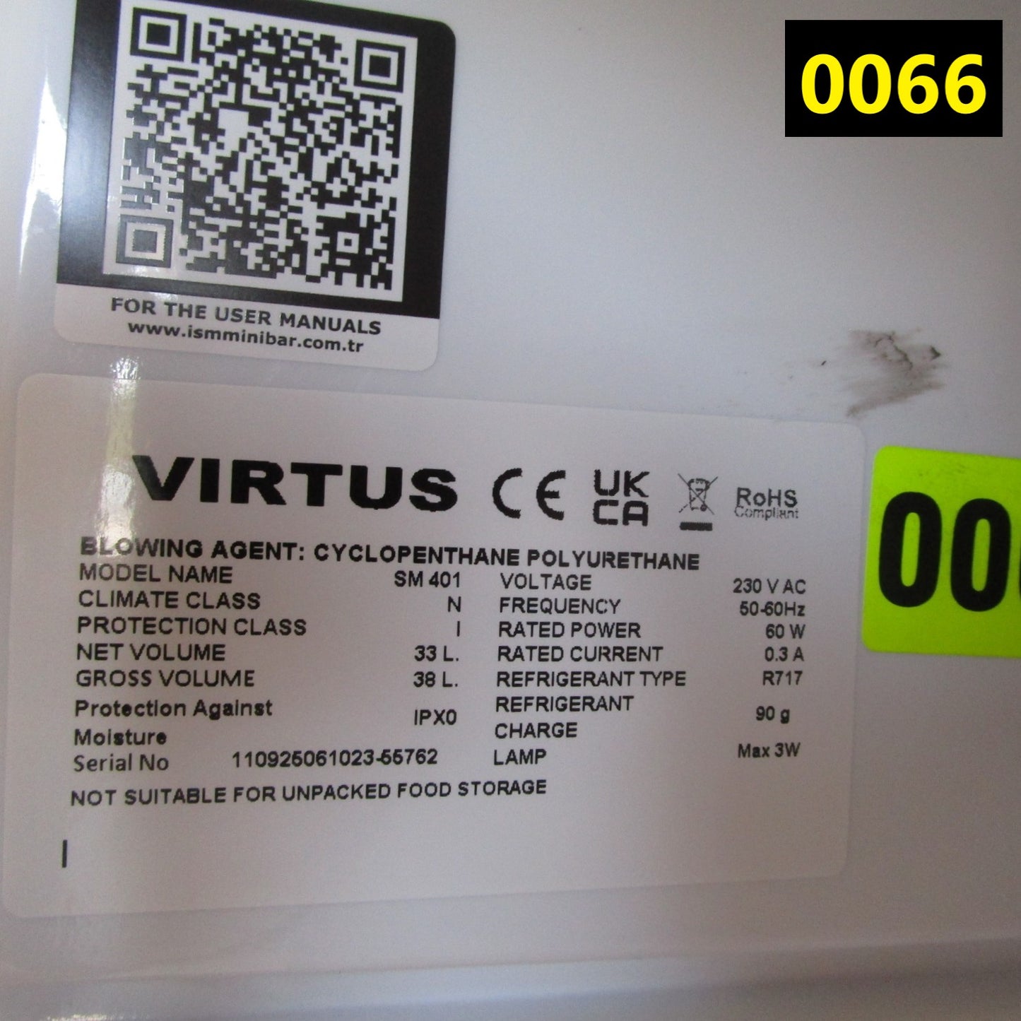 Virtus Minibar mit 2 Regalböden, schwarz, 38 Liter - BESCHÄDIGT