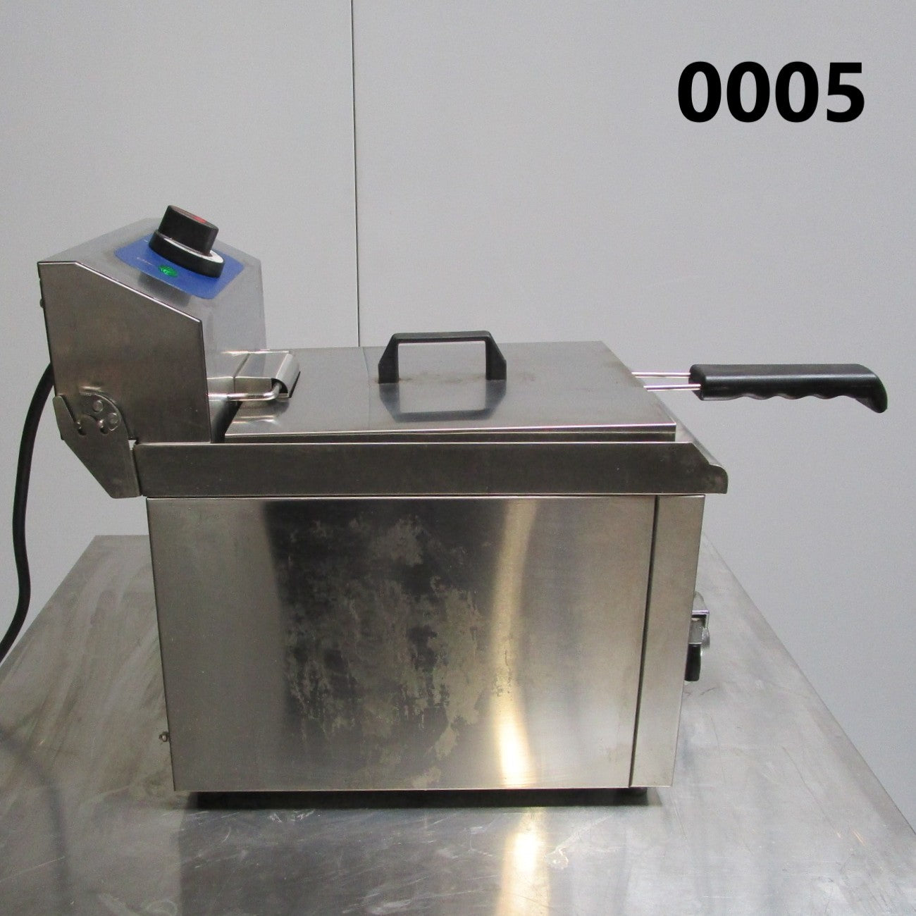 Virtus Elektro-Fritteuse mit Ablasshahn, Tischmodell, Ölfassungsvermögen 8 Liter - GEBRAUCHT