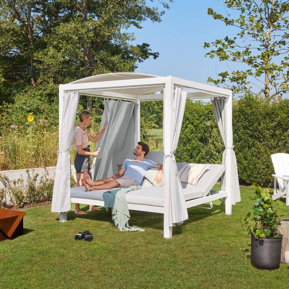 Home Deluxe Sonnenliege mit Abdeckung LYON - 208 x 188 cm Weiß