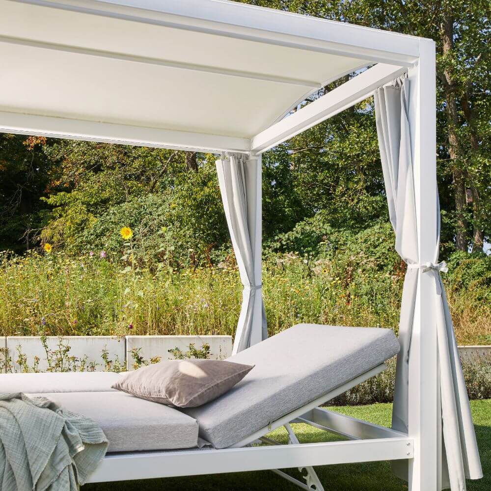 Home Deluxe Sonnenliege mit Abdeckung LYON - 208 x 188 cm Weiß