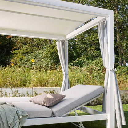 Home Deluxe Sonnenliege mit Abdeckung LYON - 208 x 188 cm Weiß