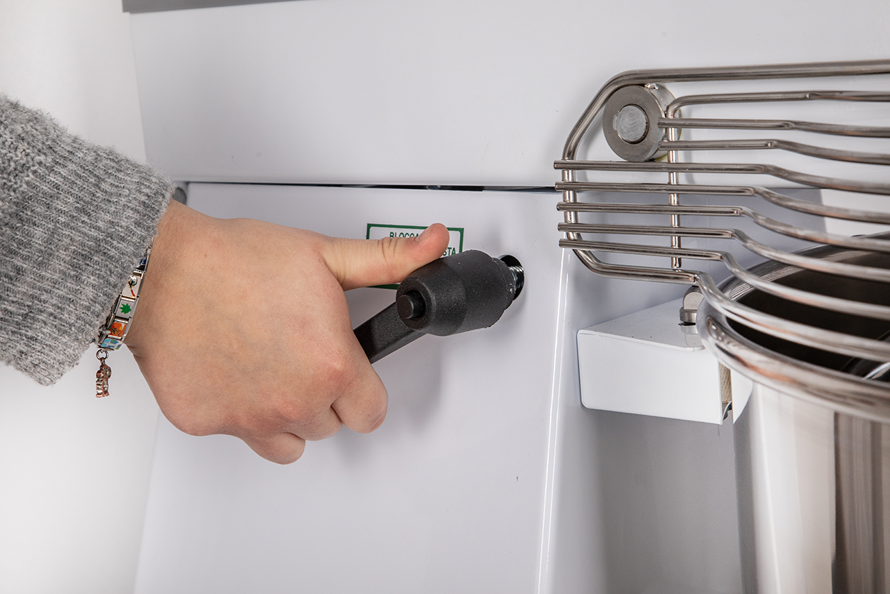 KBS Gastrotechnik KM18 Teigknetmaschine für 18kg Teig Kessel entnehmbar