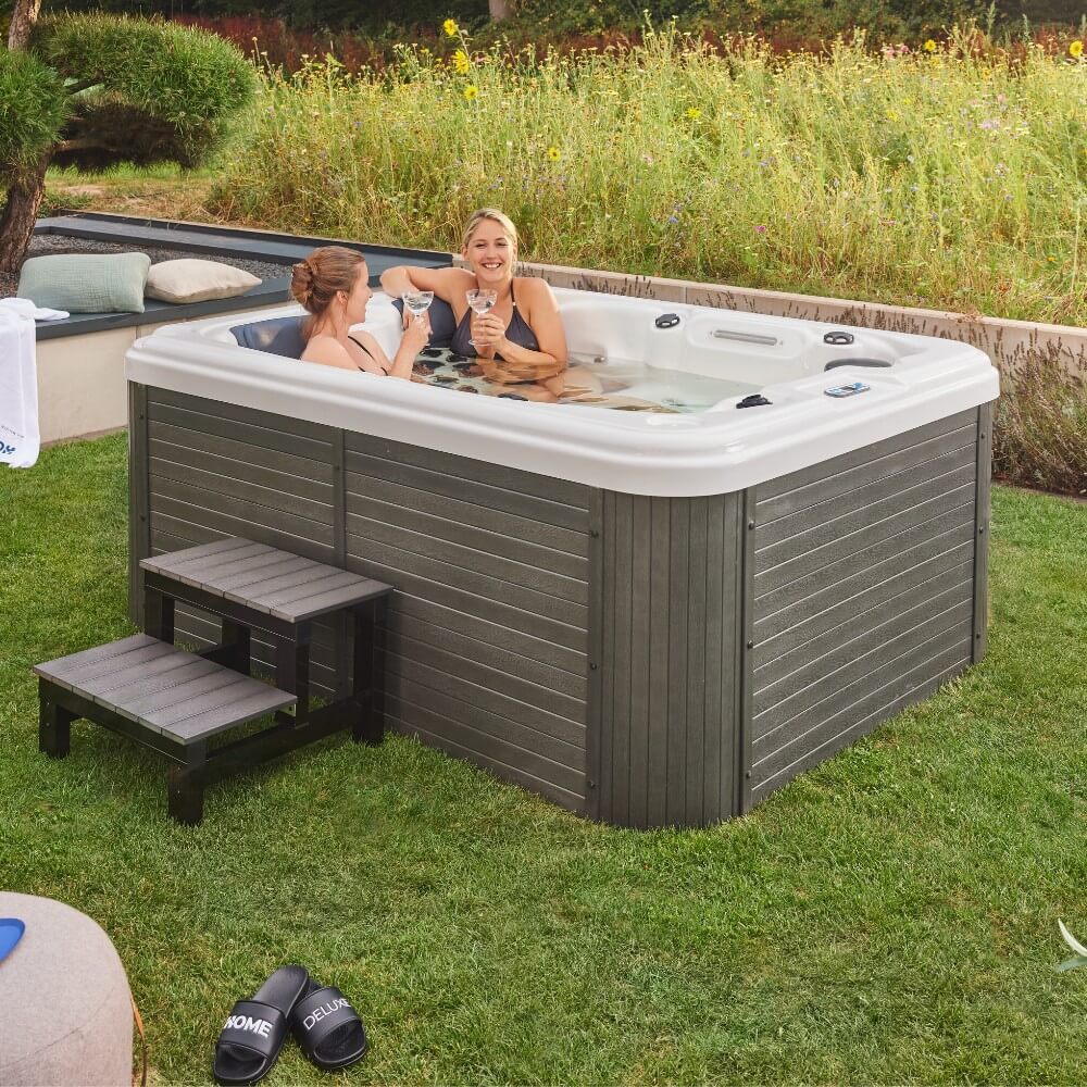Home Deluxe Outdoor Whirlpool BEACH - Mit Treppe und Thermoabdeckung