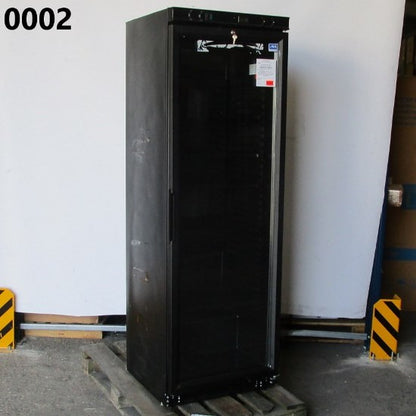 Virtus Getränkekühlvitrine 373 Liter mit Glastür und 5 Roste, +1°/+10°C - Farbe schwarz - GEBRAUCHT