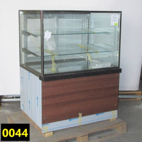 Virtus Konditorei-Theke mit 2 Regalböden und gerader Frontverglasung, Umluft, 0°/+8°C - BESCHÄDIGT