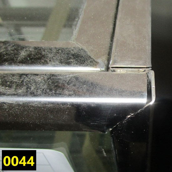 Virtus Konditorei-Theke mit 2 Regalböden und gerader Frontverglasung, Umluft, 0°/+8°C - BESCHÄDIGT