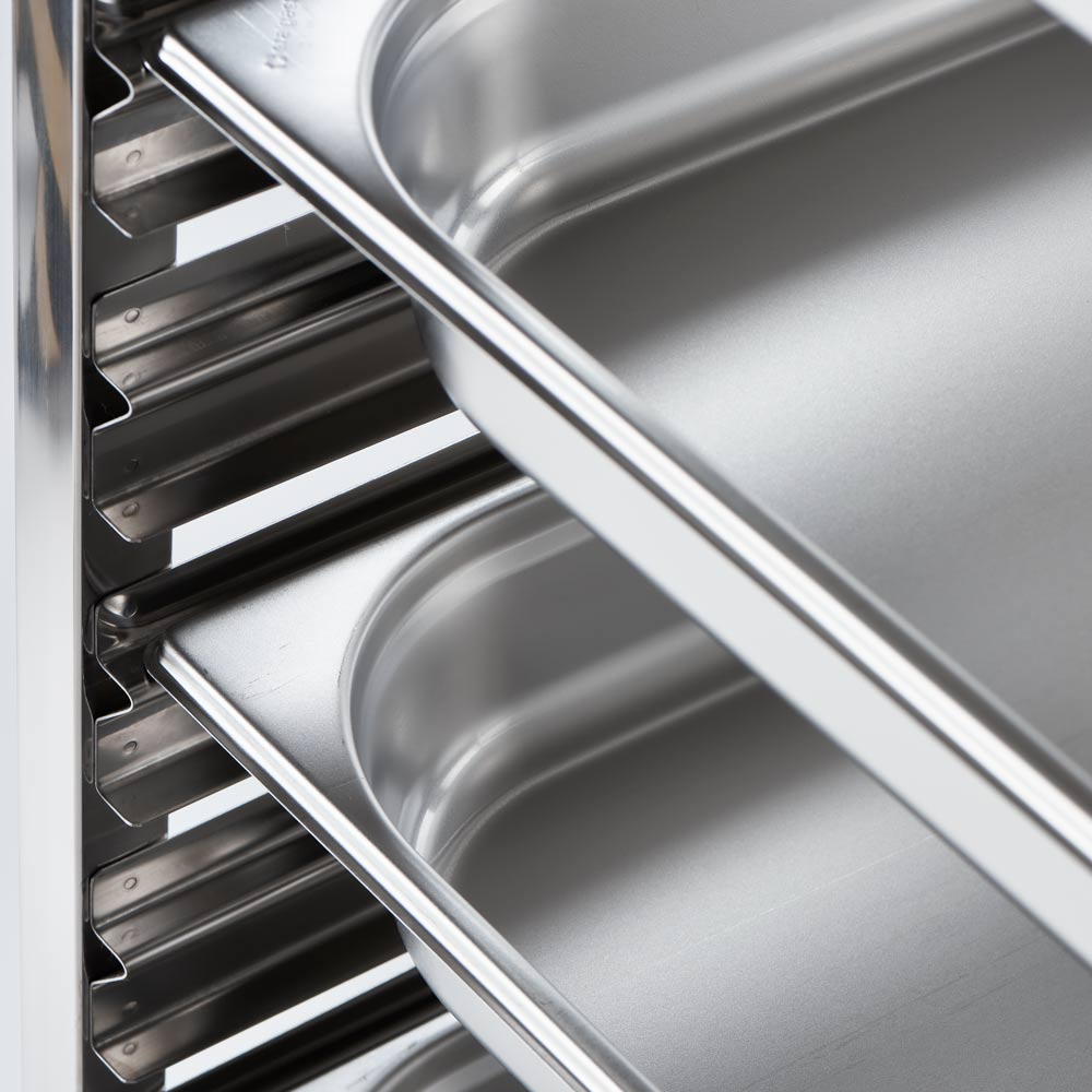 Stalgast Tablettwagen aus Edelstahl, passend für 14 x GN 1/2, 590 x 670 x 1735 mm (BxTxH)