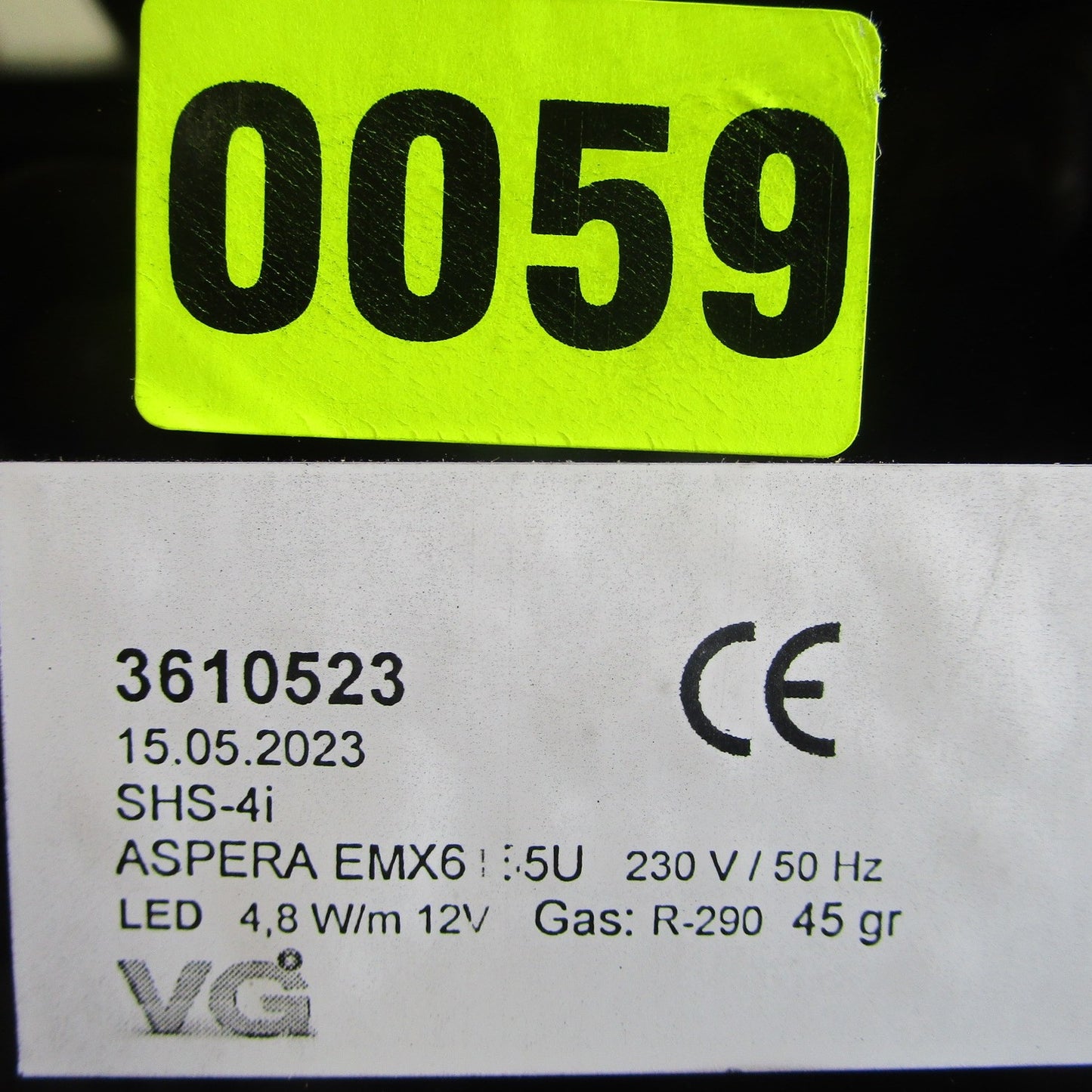 Virtus Sushikühltheke mit gerader Frontverglasung, 4x GN 1/3 H=40 mm - BESCHÄDIGT